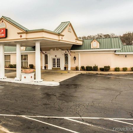 Econo Lodge Inn & Suites 兰伯顿 外观 照片