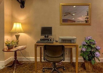 Econo Lodge Inn & Suites 兰伯顿 商务 照片
