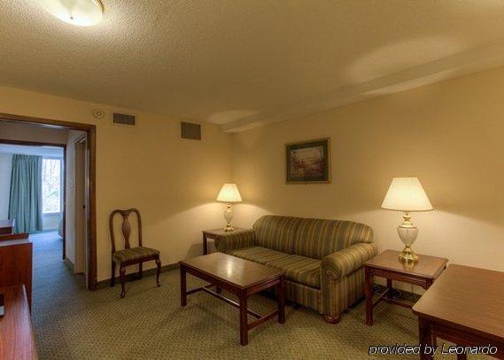 Econo Lodge Inn & Suites 兰伯顿 客房 照片