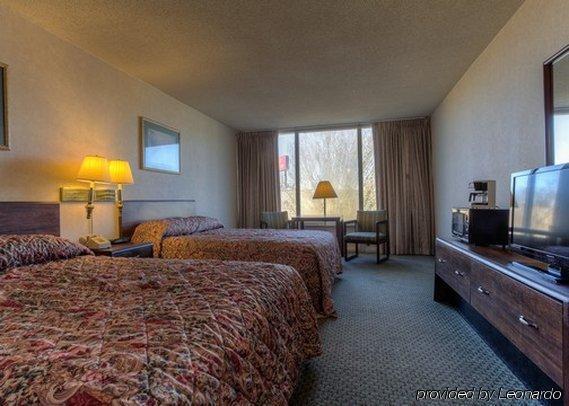 Econo Lodge Inn & Suites 兰伯顿 客房 照片