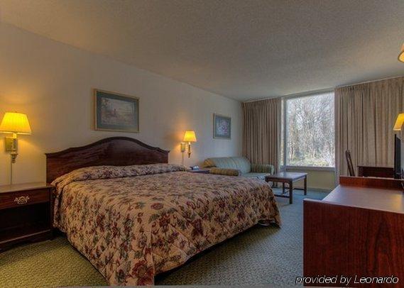 Econo Lodge Inn & Suites 兰伯顿 客房 照片