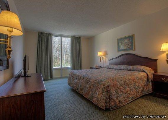 Econo Lodge Inn & Suites 兰伯顿 客房 照片