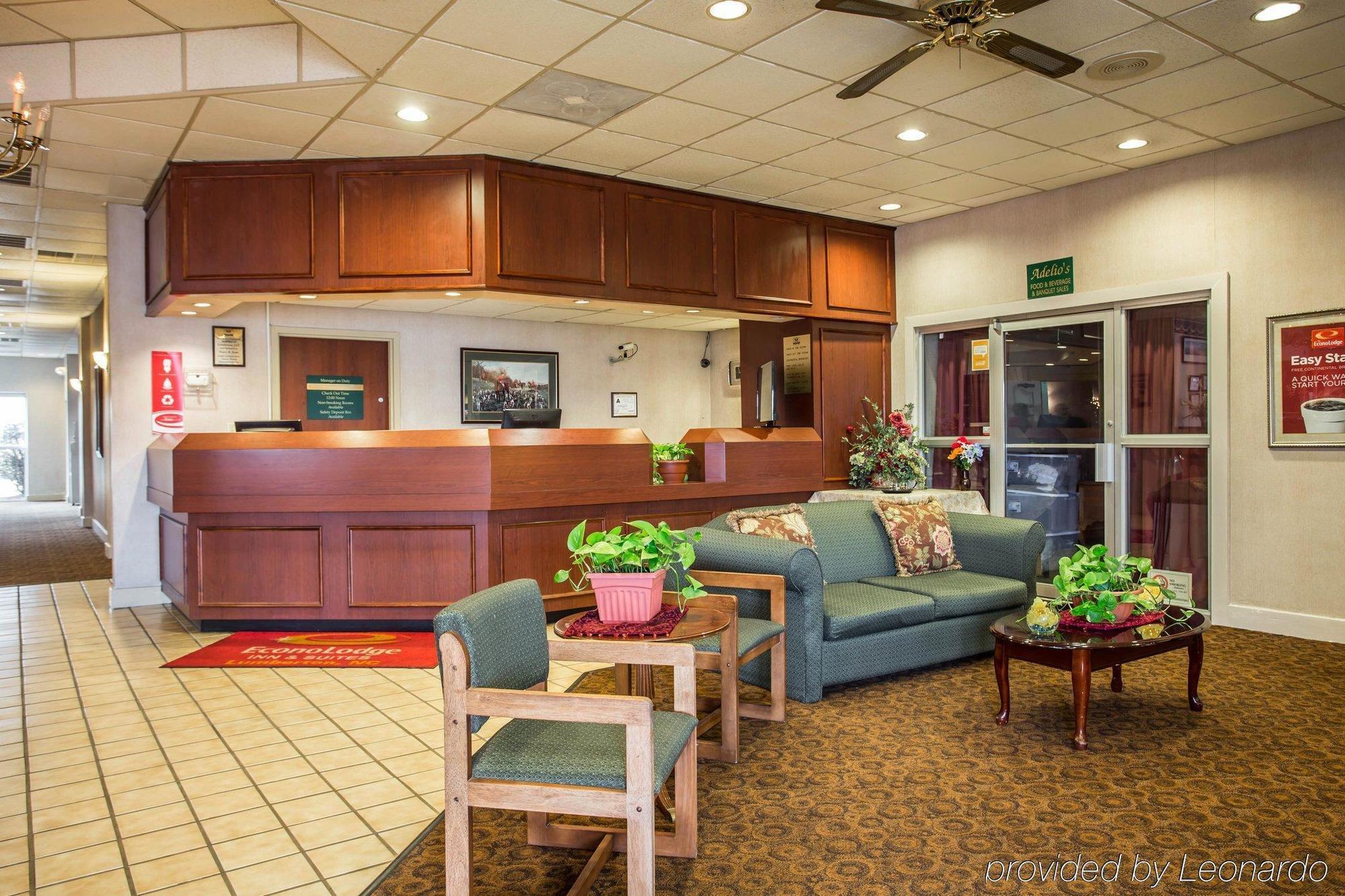Econo Lodge Inn & Suites 兰伯顿 外观 照片