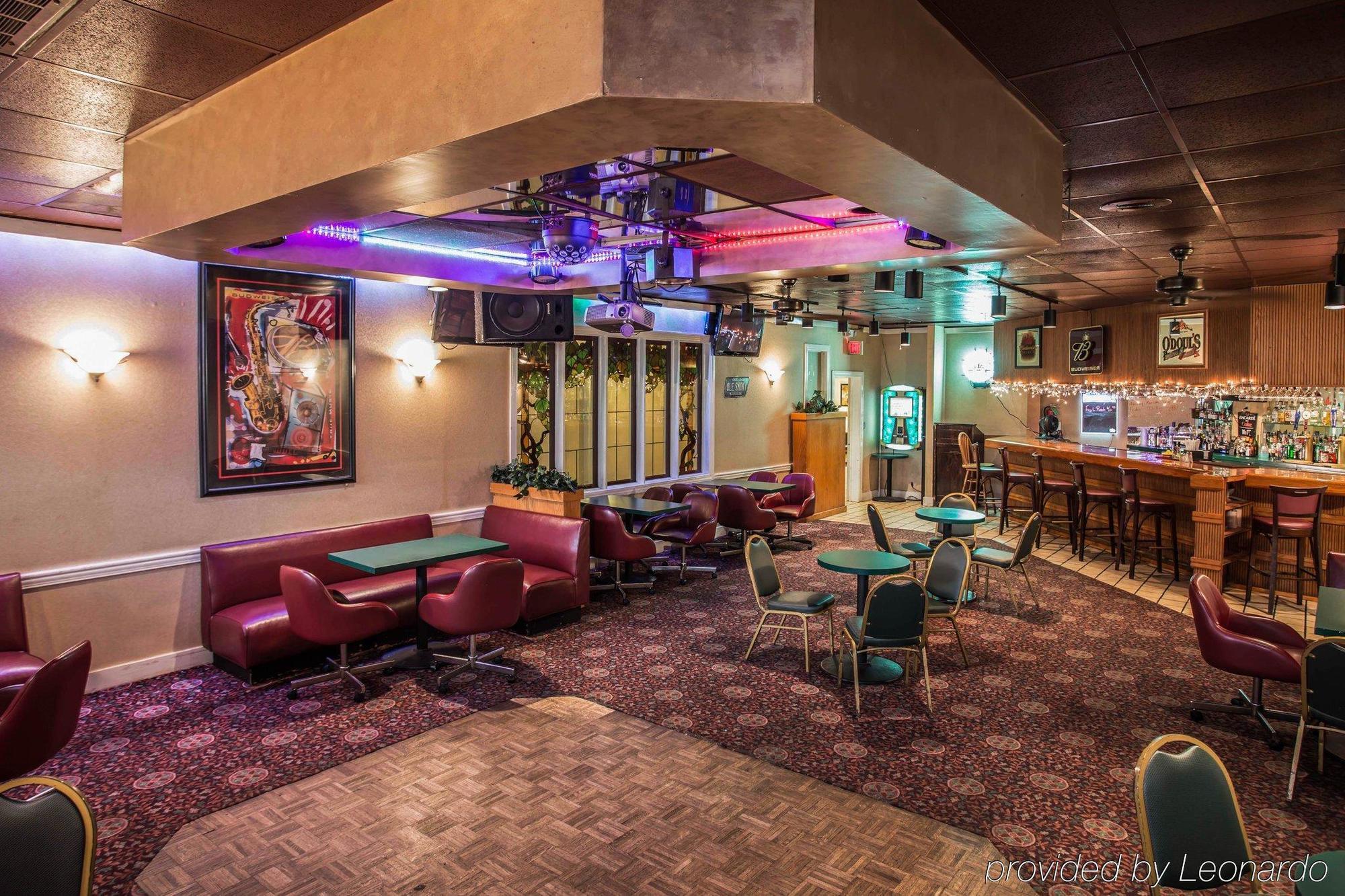 Econo Lodge Inn & Suites 兰伯顿 外观 照片