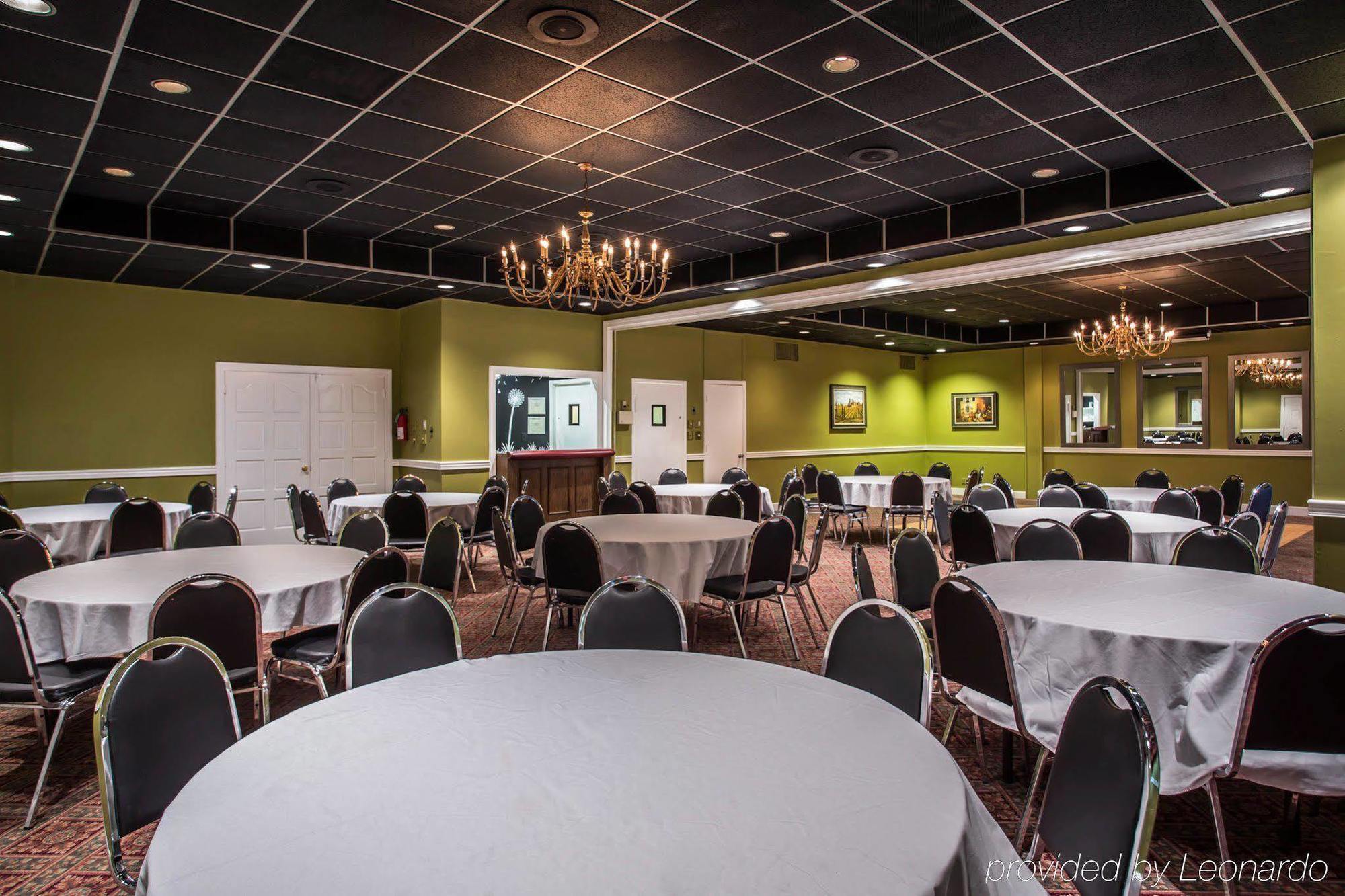 Econo Lodge Inn & Suites 兰伯顿 外观 照片