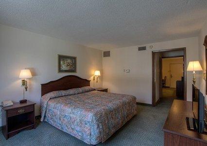 Econo Lodge Inn & Suites 兰伯顿 外观 照片