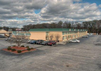 Econo Lodge Inn & Suites 兰伯顿 外观 照片